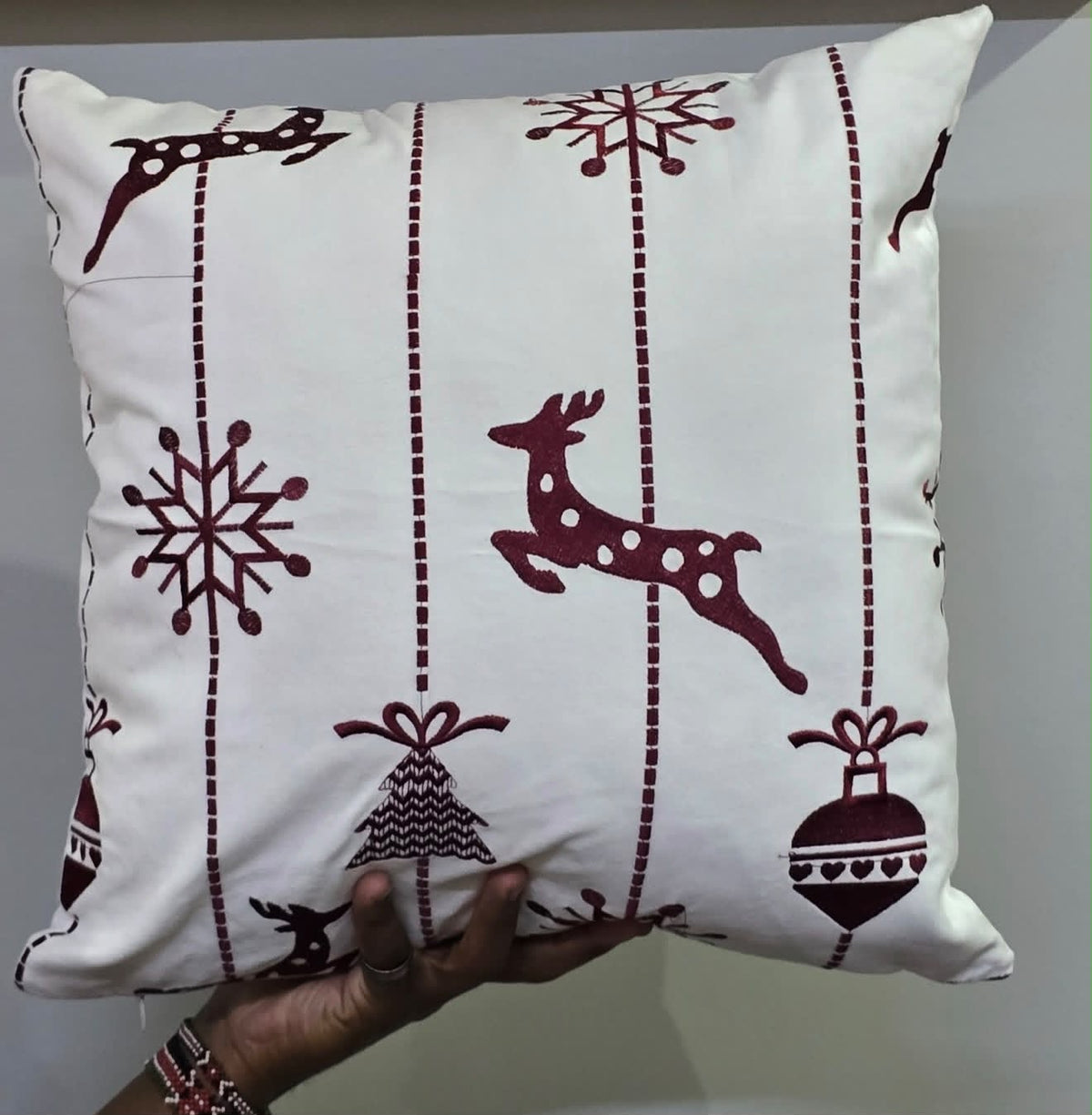 Embroidered Christmas cases
High quality cases