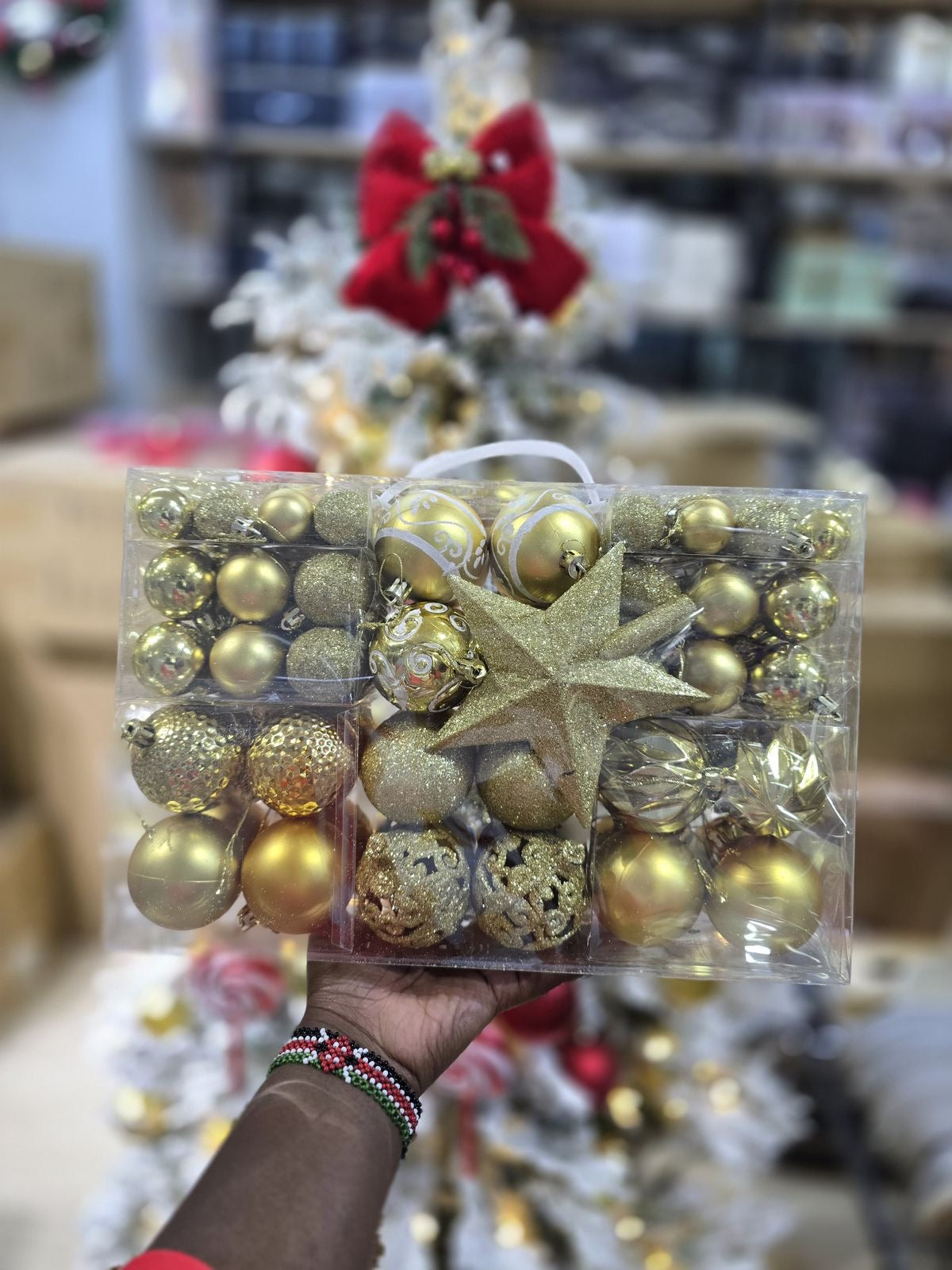 101 Christmas baubles set with a star