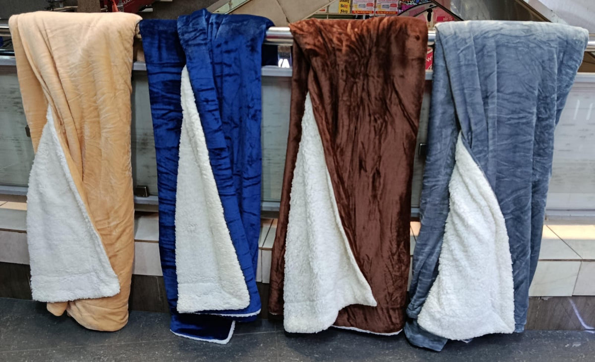 Cozy Woolen/Sherpa/Fleece throw blankets