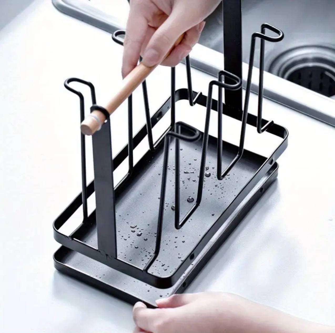 Metallic glass/cup holder