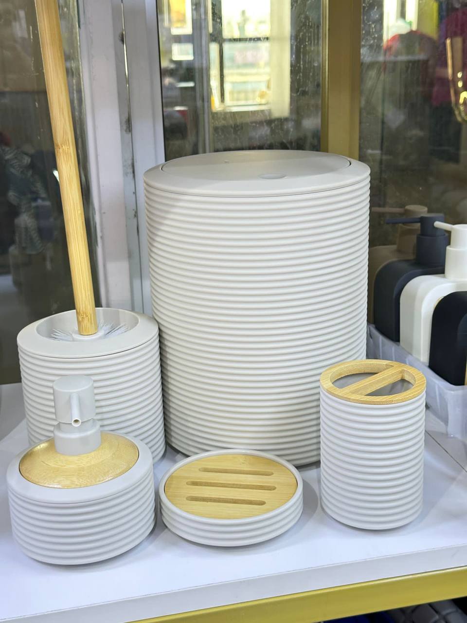 Plastic and bamboo luxury bathroom accessories