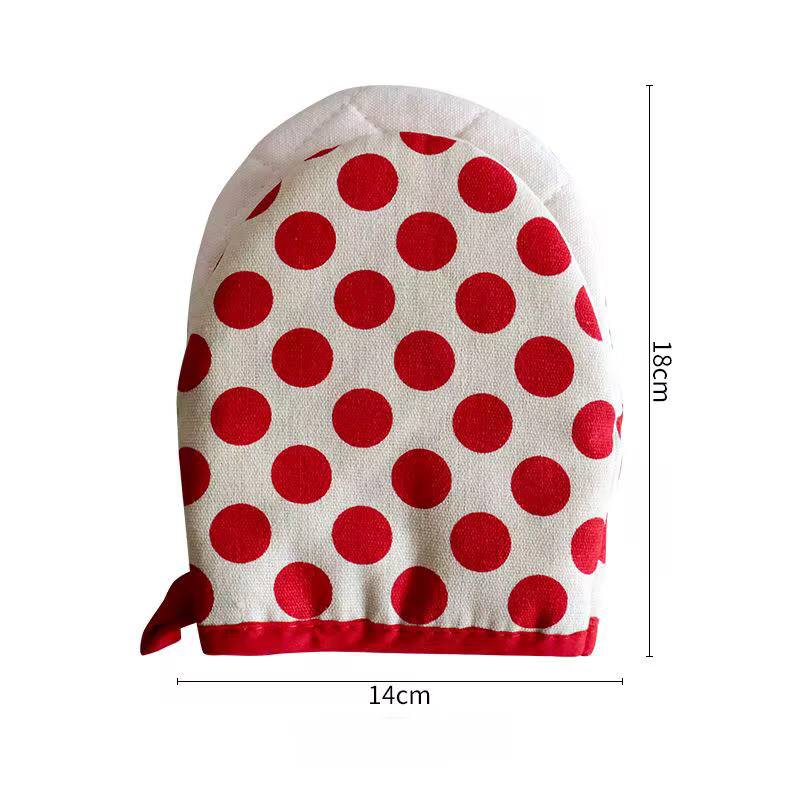 Heat resistant oven gloves