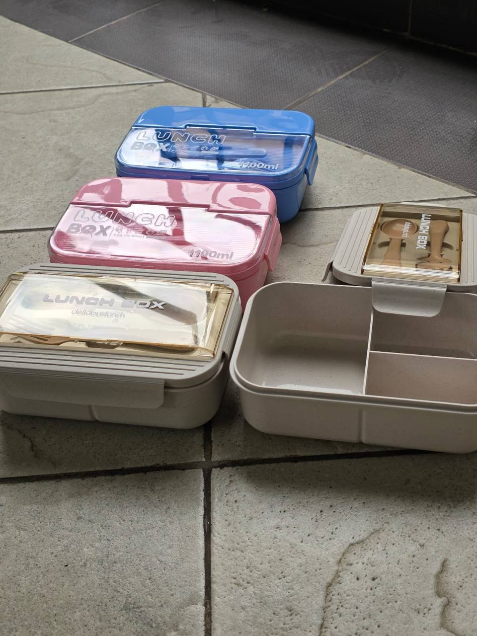 BENTO LUNCH BOX WITH 3 COMPARTMENTS WITH A DOUBLE SIDED SPOON& Folk