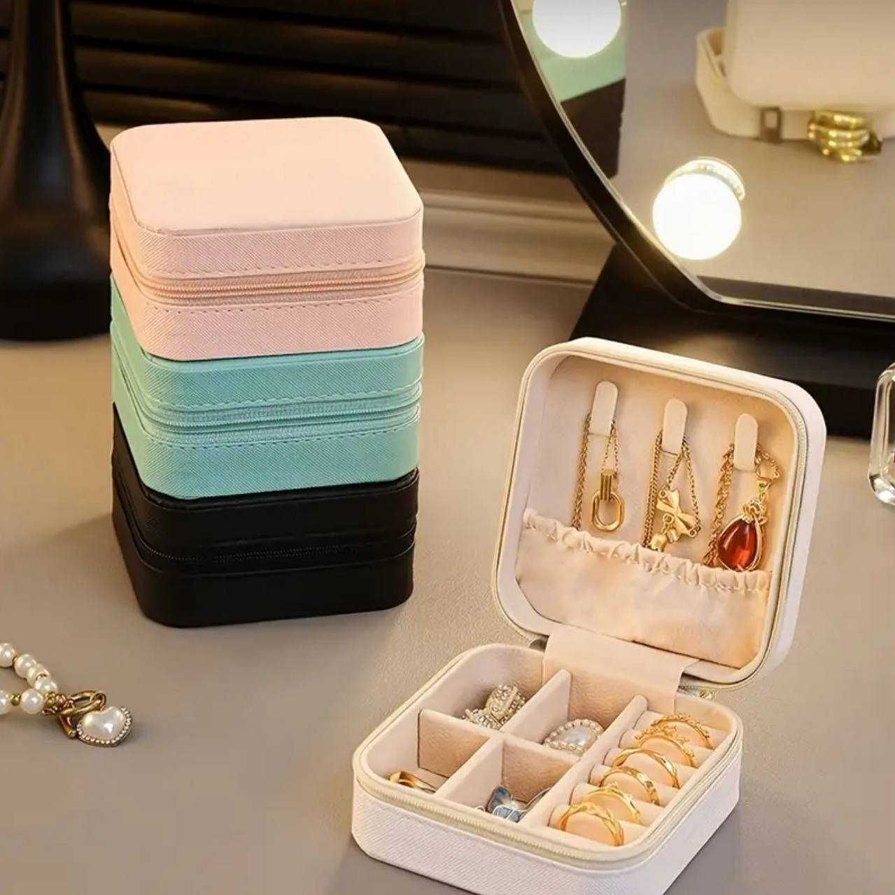 Accessories storage box// Travel jewelry box