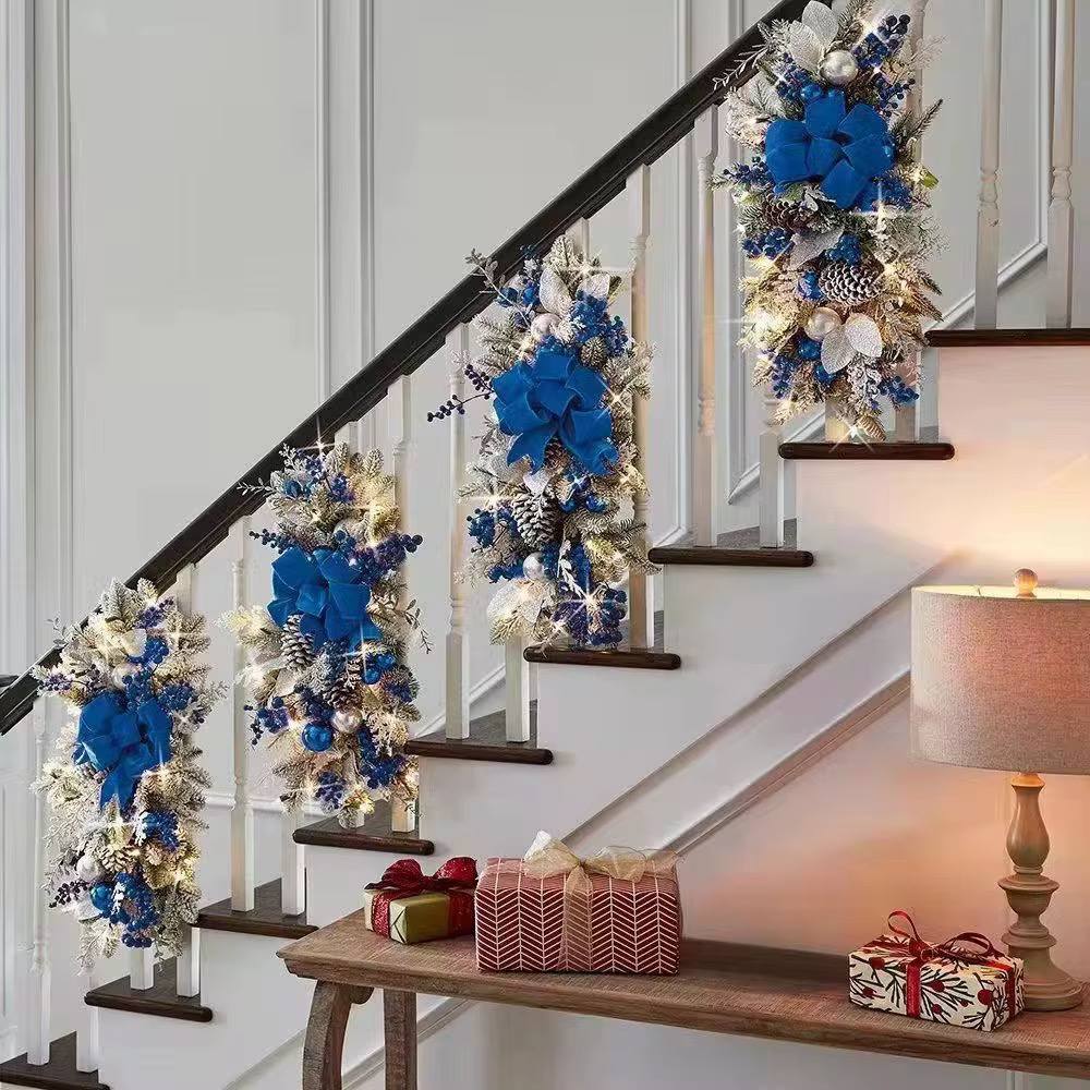 CHRISTMAS STAIRCASE WREATH DECORATIONS