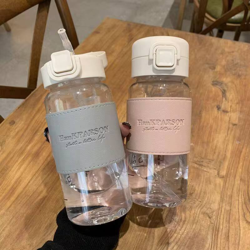 High quality acrylic water bottle.
With straw.
