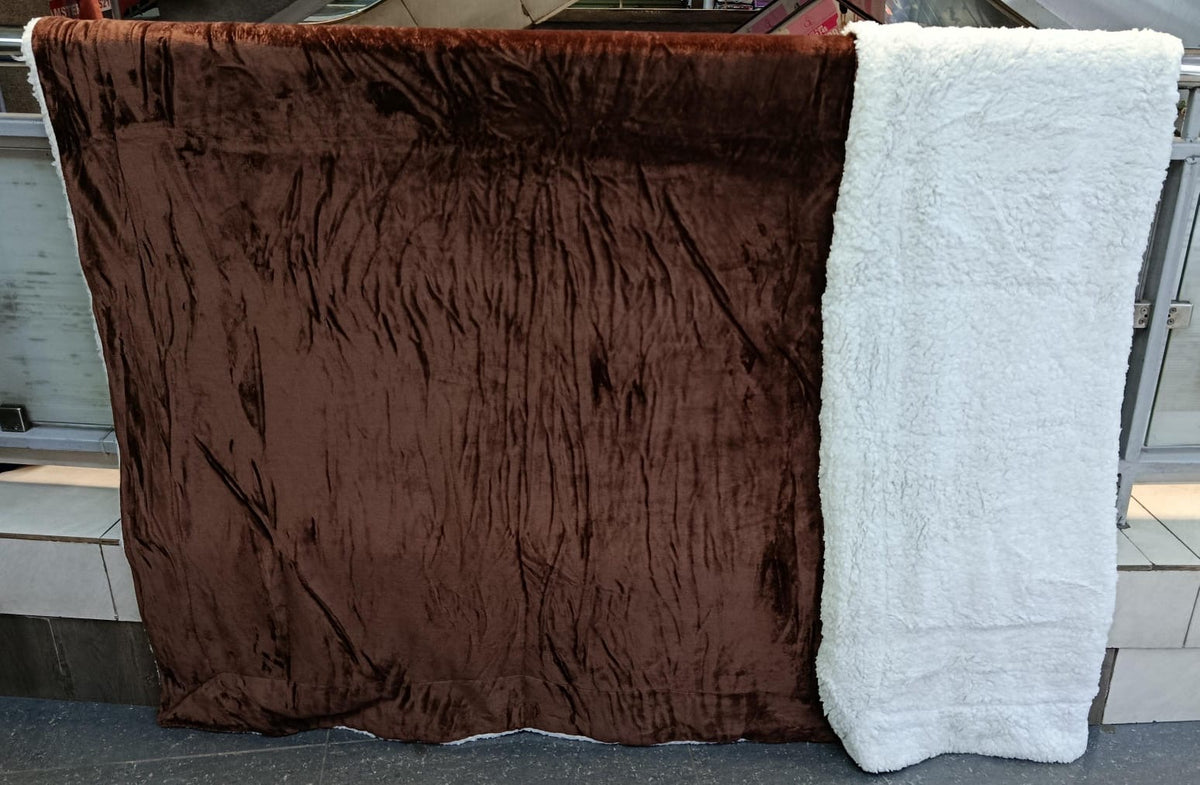 Cozy Woolen/Sherpa/Fleece throw blankets