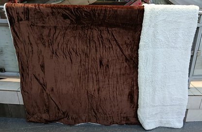 Cozy Woolen/Sherpa/Fleece throw blankets