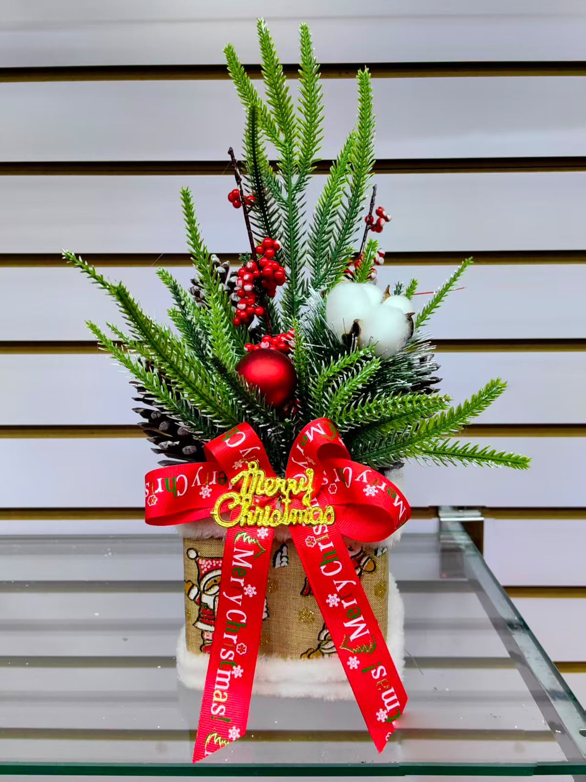 Small Christmas centrepieces
with santa pinecone and berries