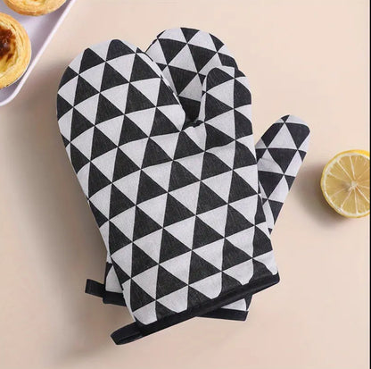 A pair of cotton oven gloves