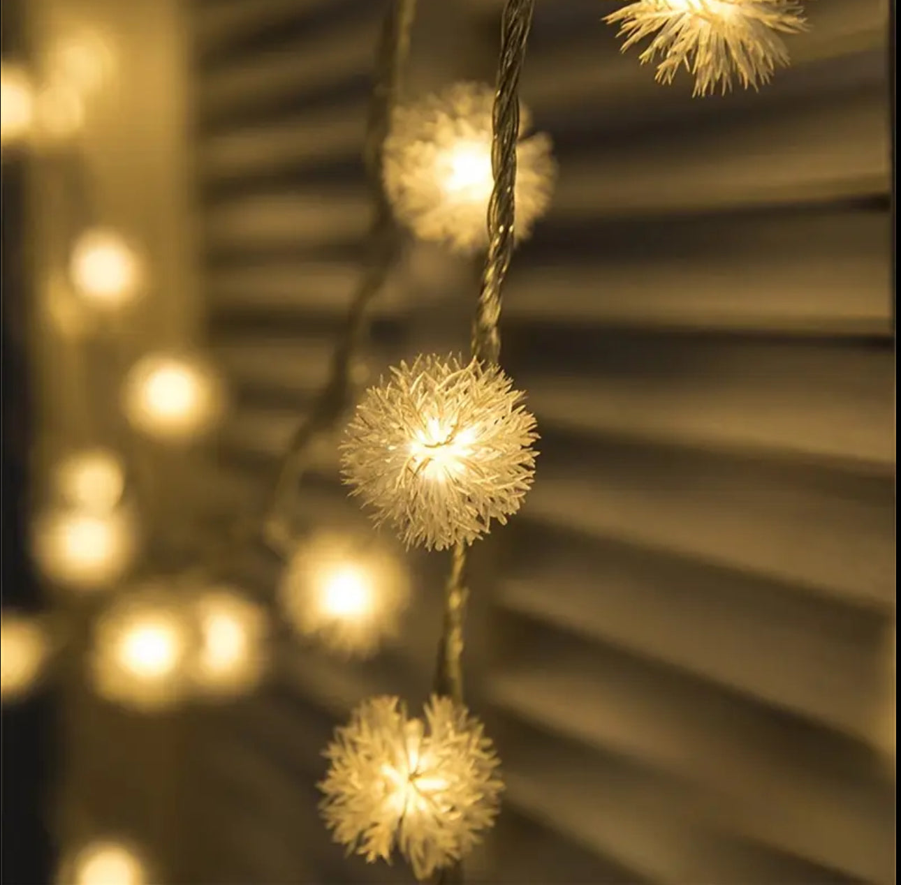 Spike shaped christmas lights