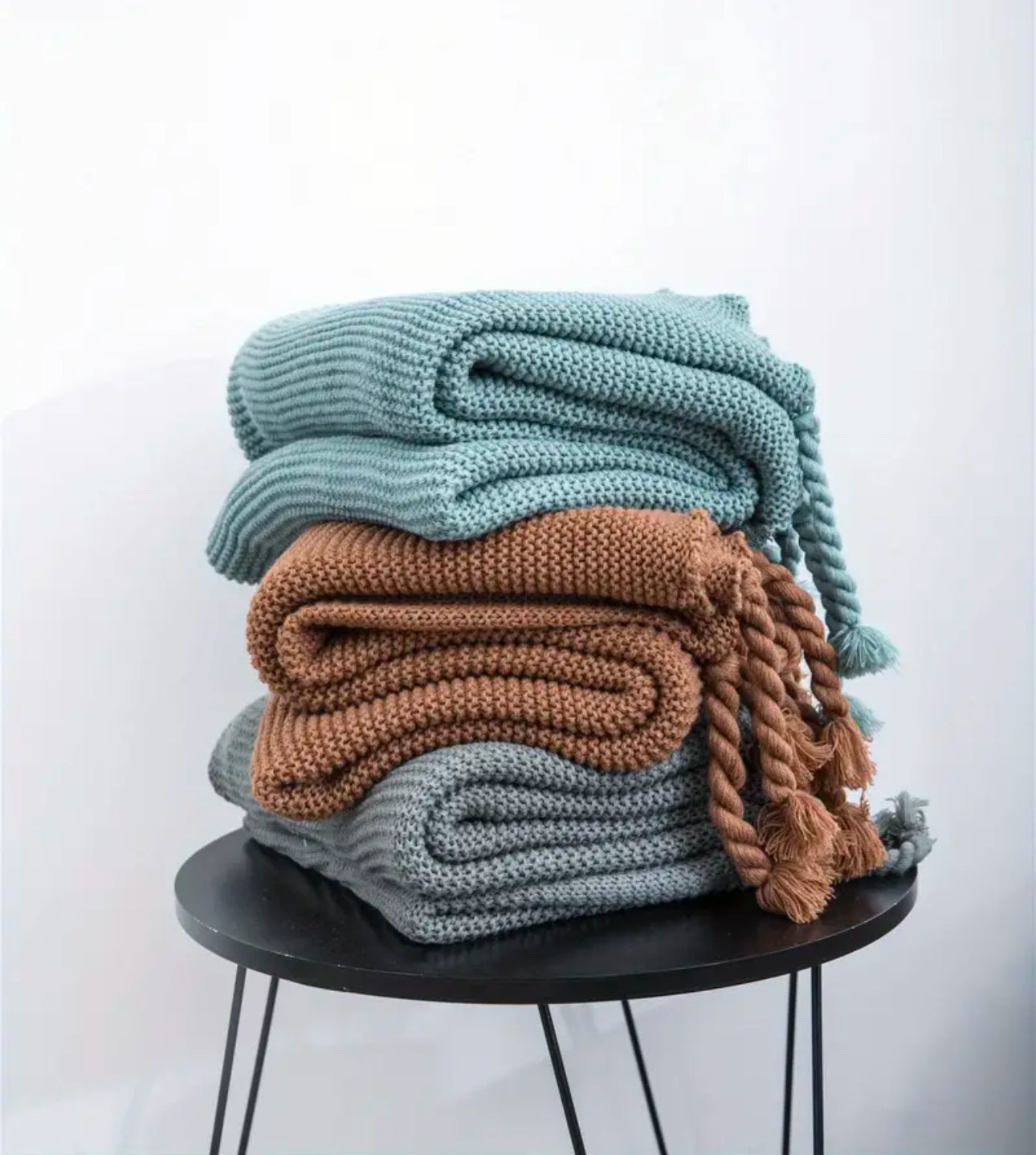 Supper Soft Knitted Throw Blankets With Tassels