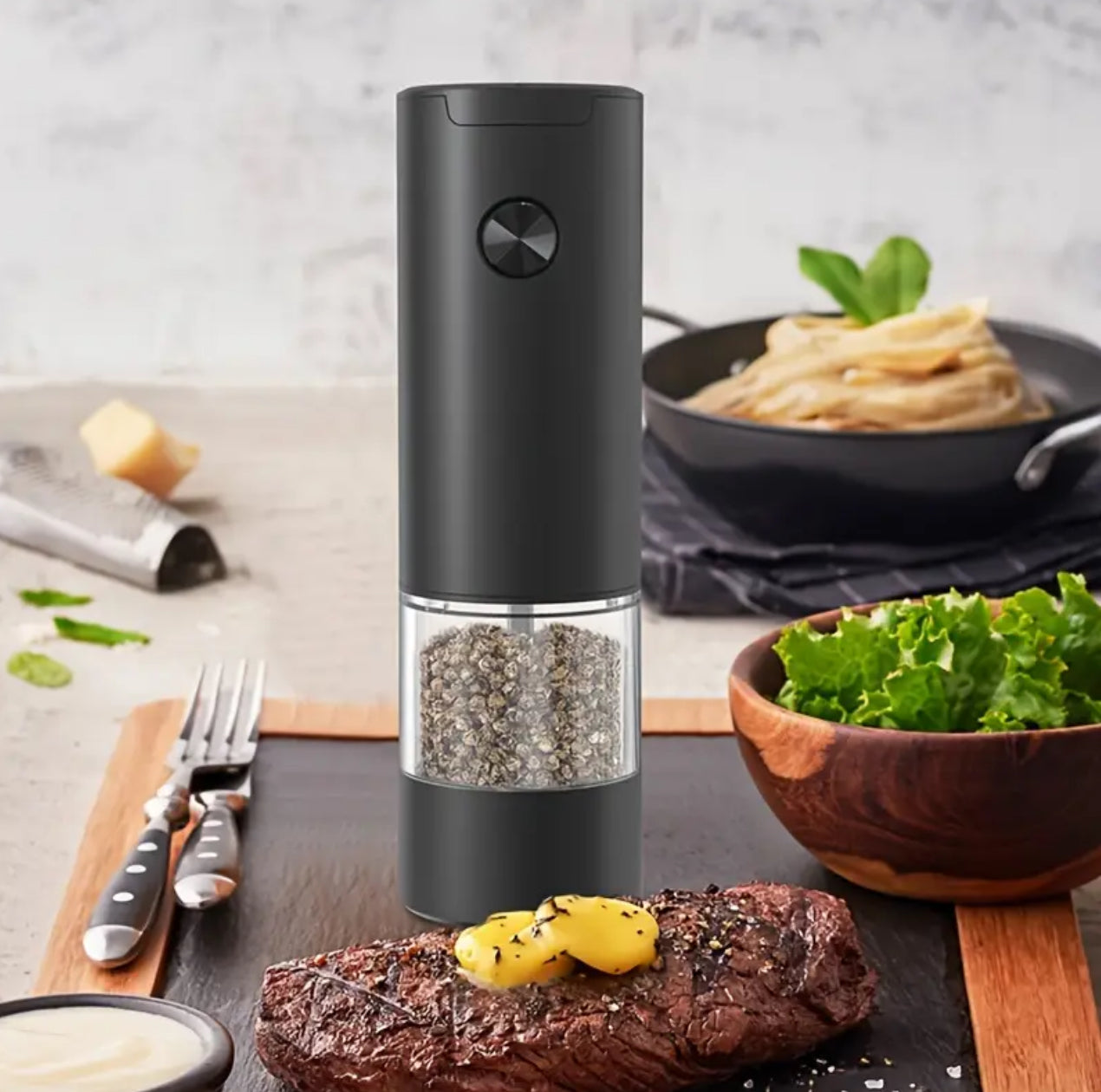 Rechargeable pepper grinder