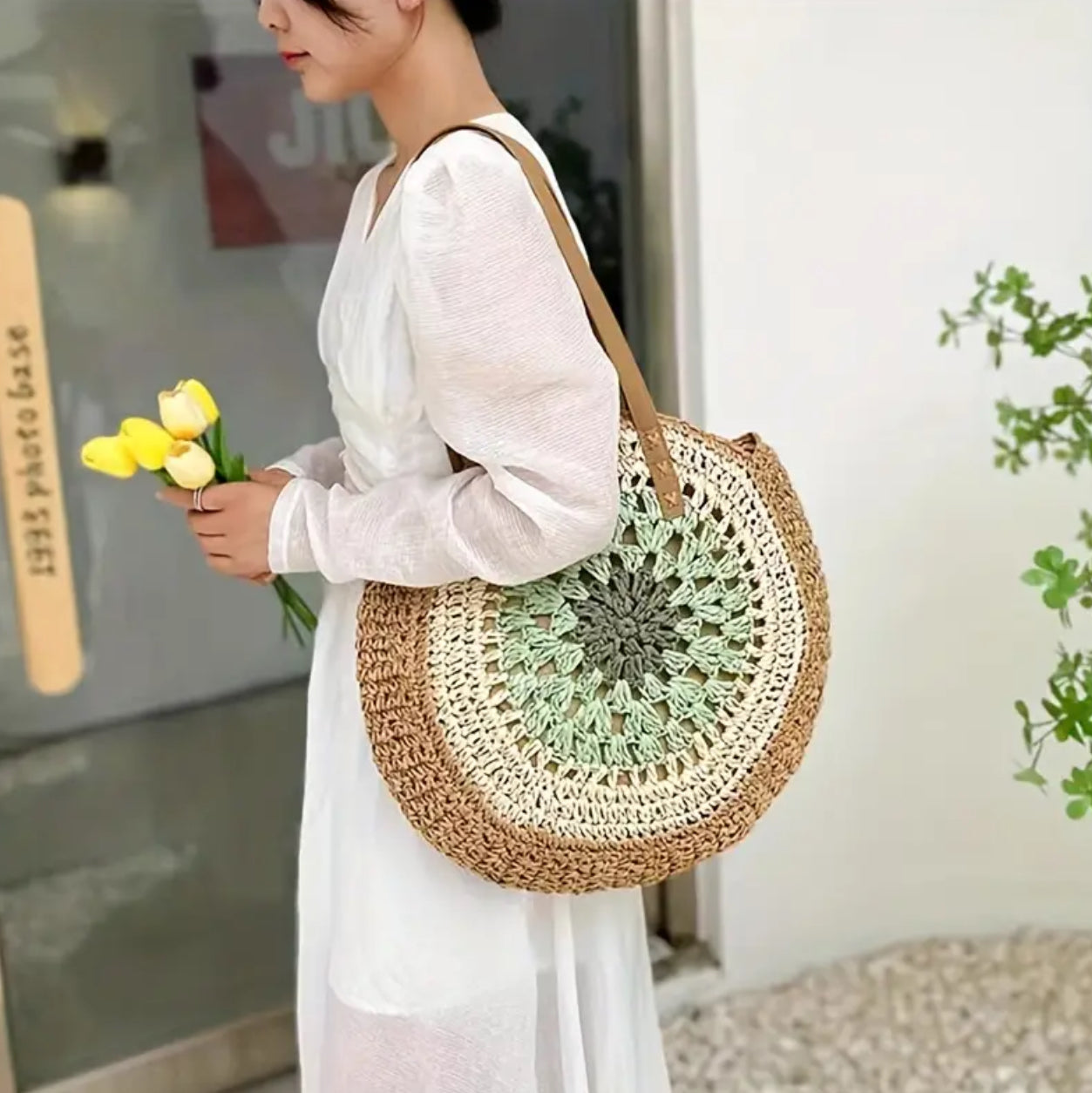 Round straw woven beach bag