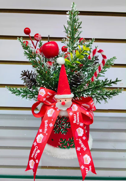 Small Christmas centrepieces
with santa pinecone and berries
