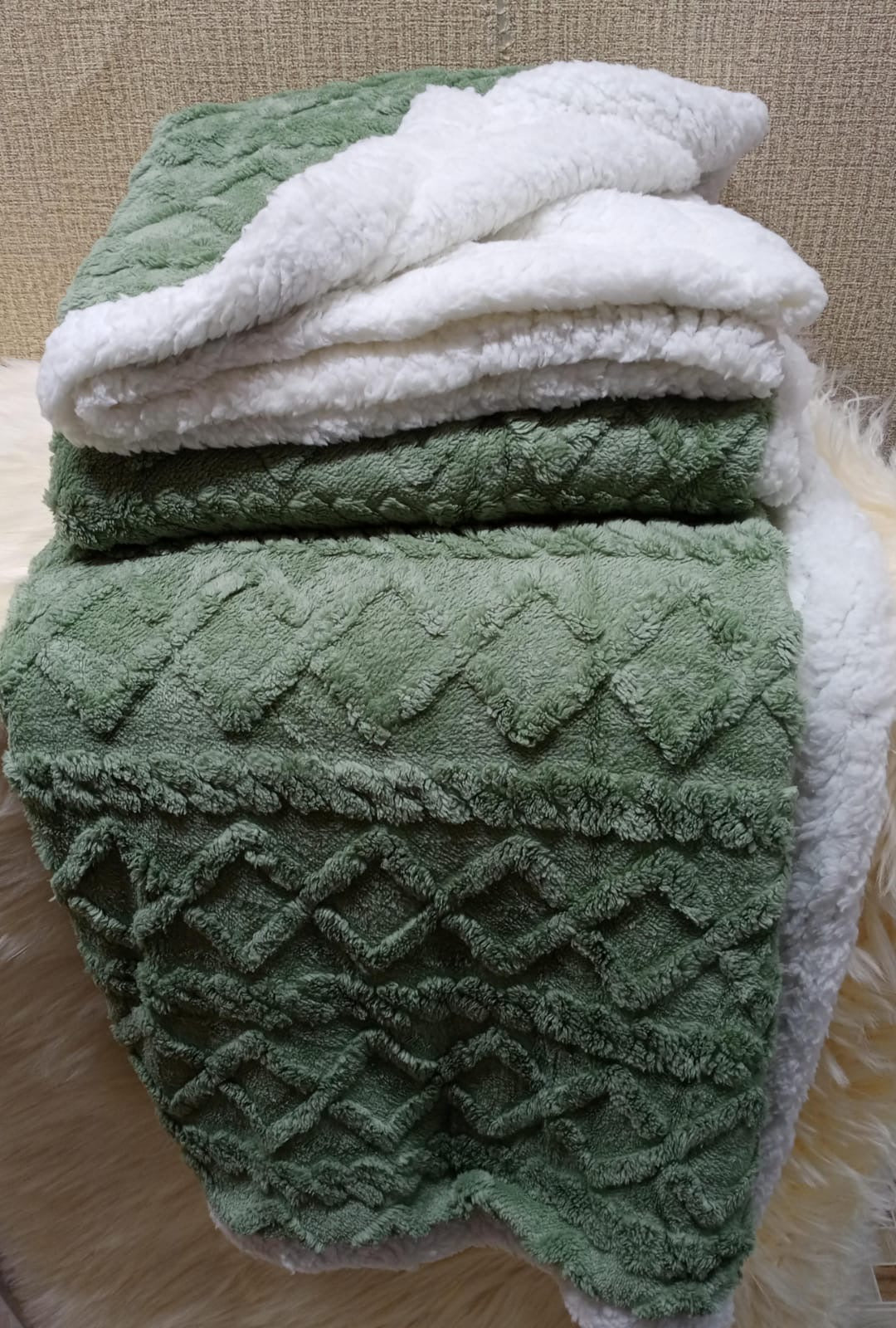 Premium quality warm Sherpa fleece blanket