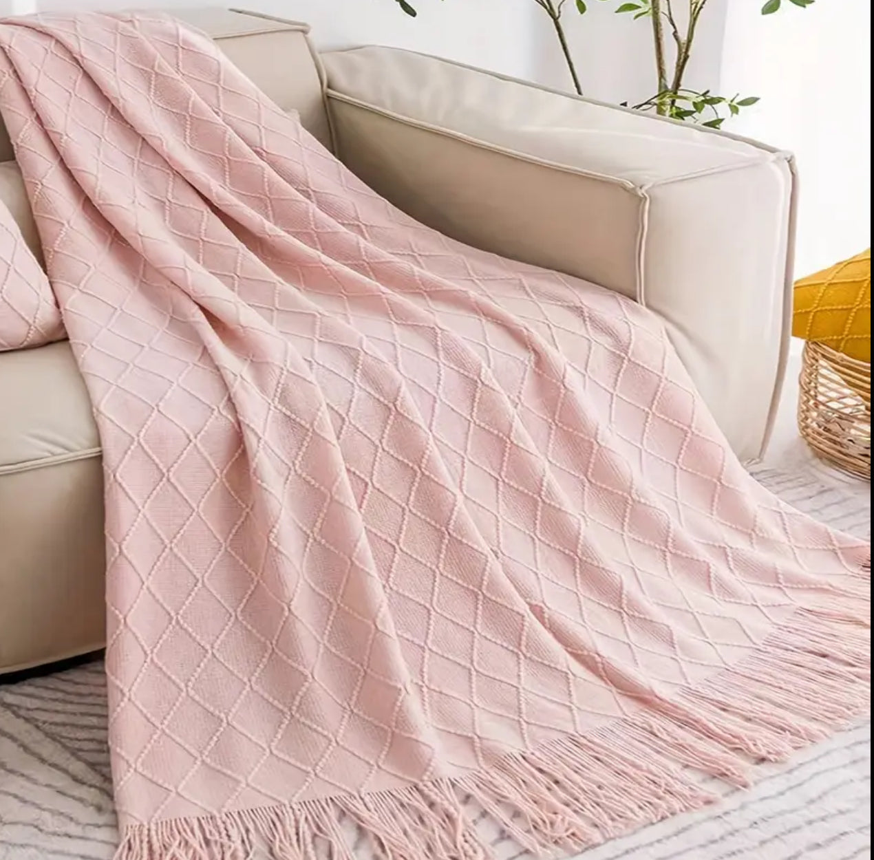 Knitted Throw Blanket With Tassel