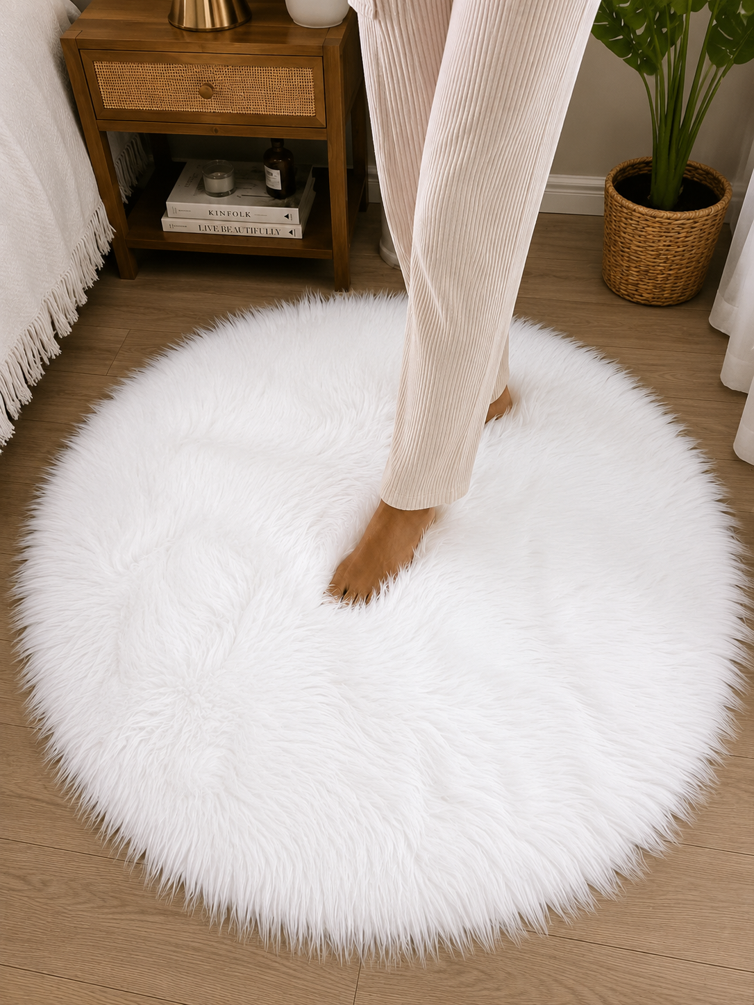 Fluffy shaggy bedside carpet size 100cm