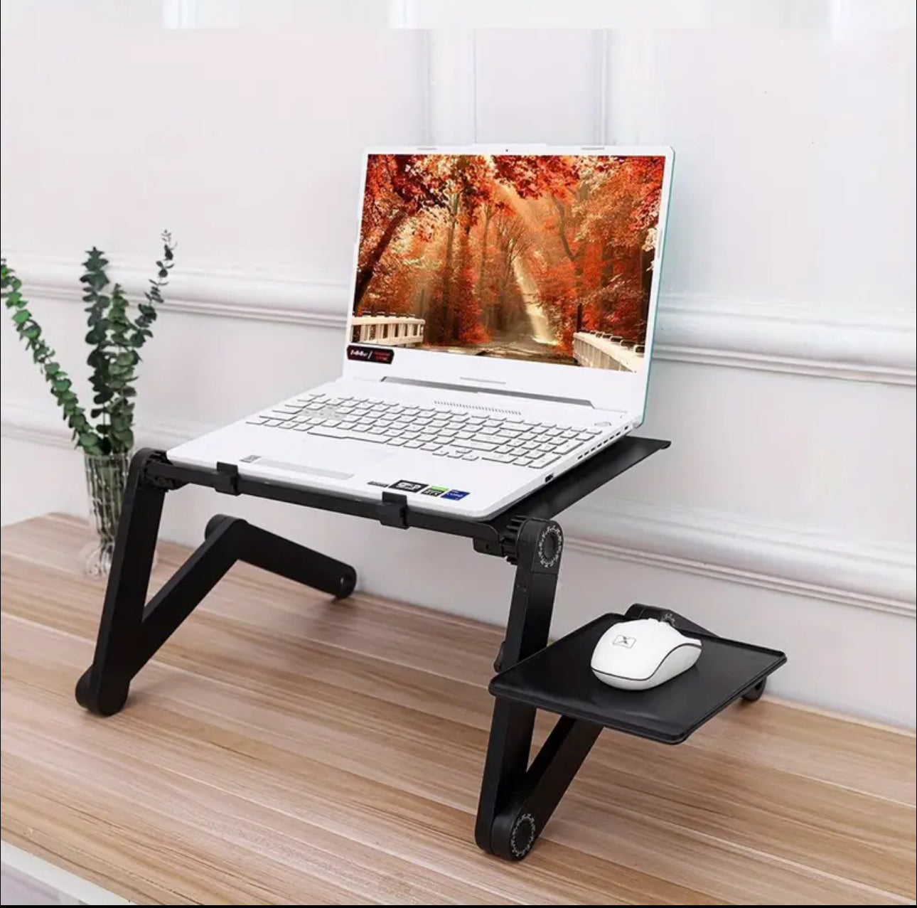 Adjustable laptop stand