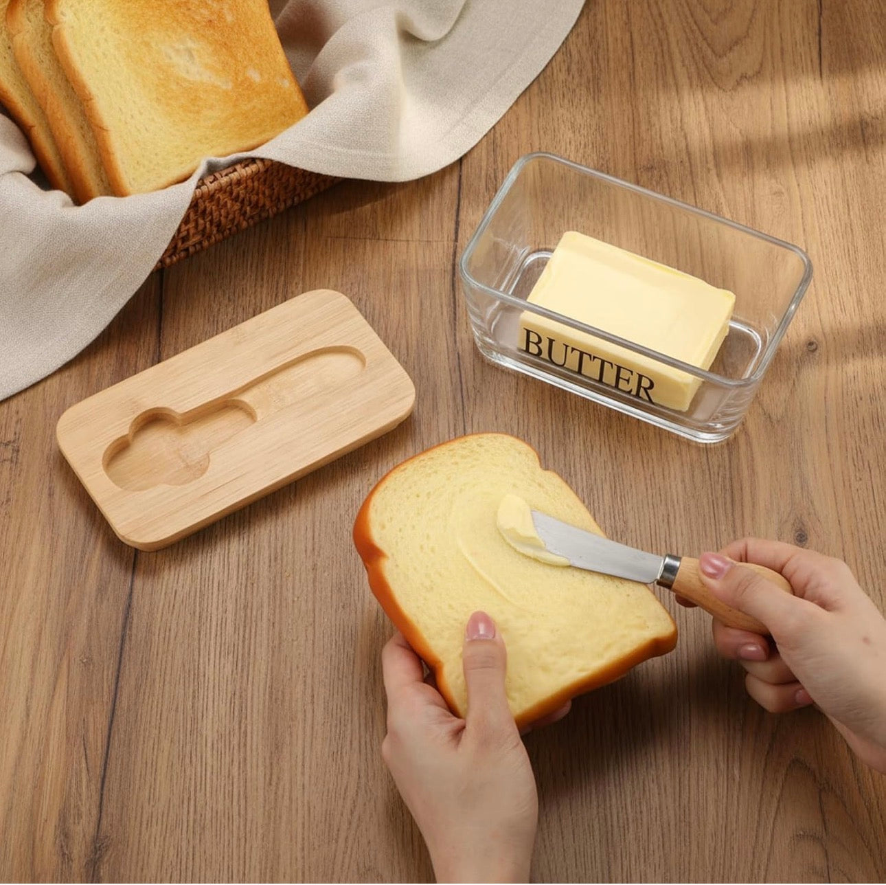 Glass butter tin with bamboo lid and spread knife
500ml