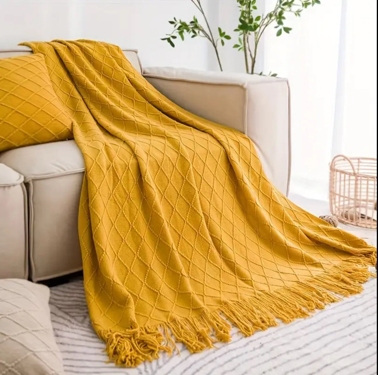 Knitted Throw Blanket With Tassel