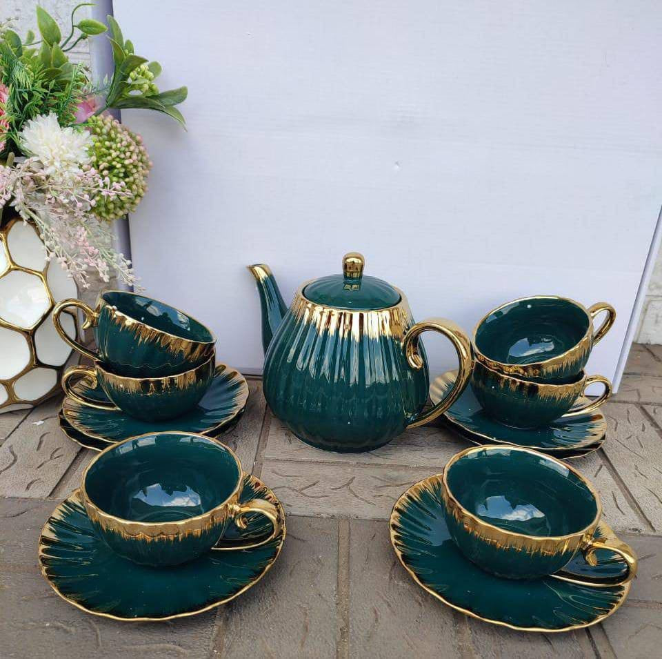 Luxurious tea set with golden handle