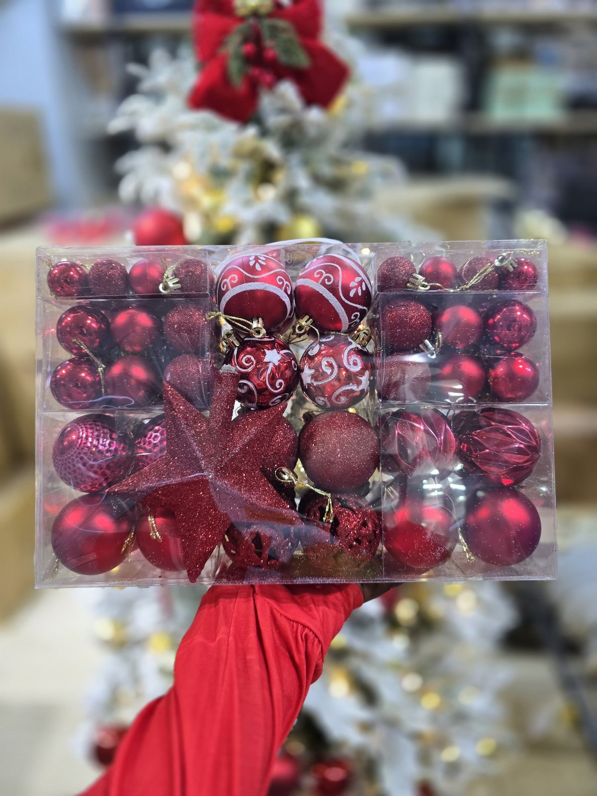 101 Christmas baubles set with a star