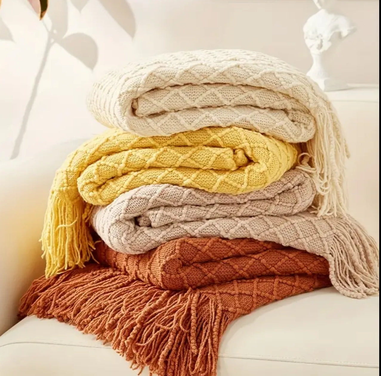 Knitted Throw Blanket With Tassel