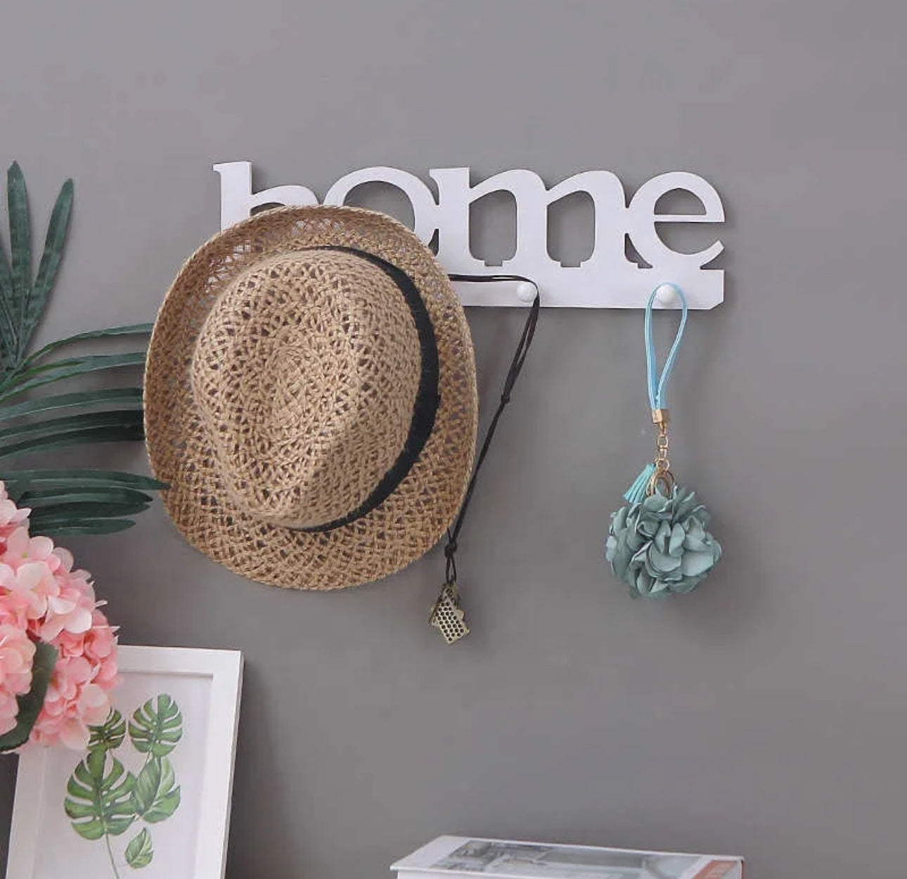 Home decor wall hanging with 4 hanger hooks