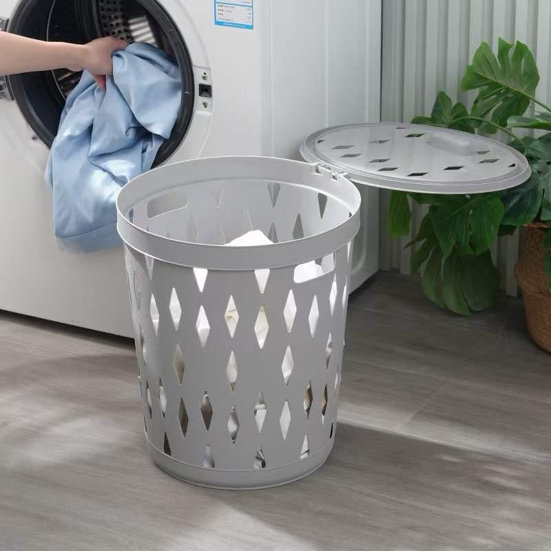 Large capacity laundry/storage basket with cover