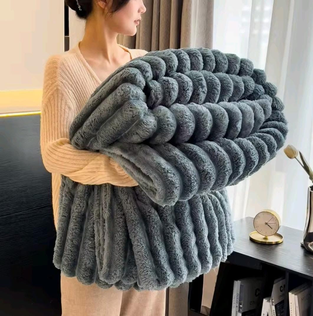 Double sided cozy throw blanket