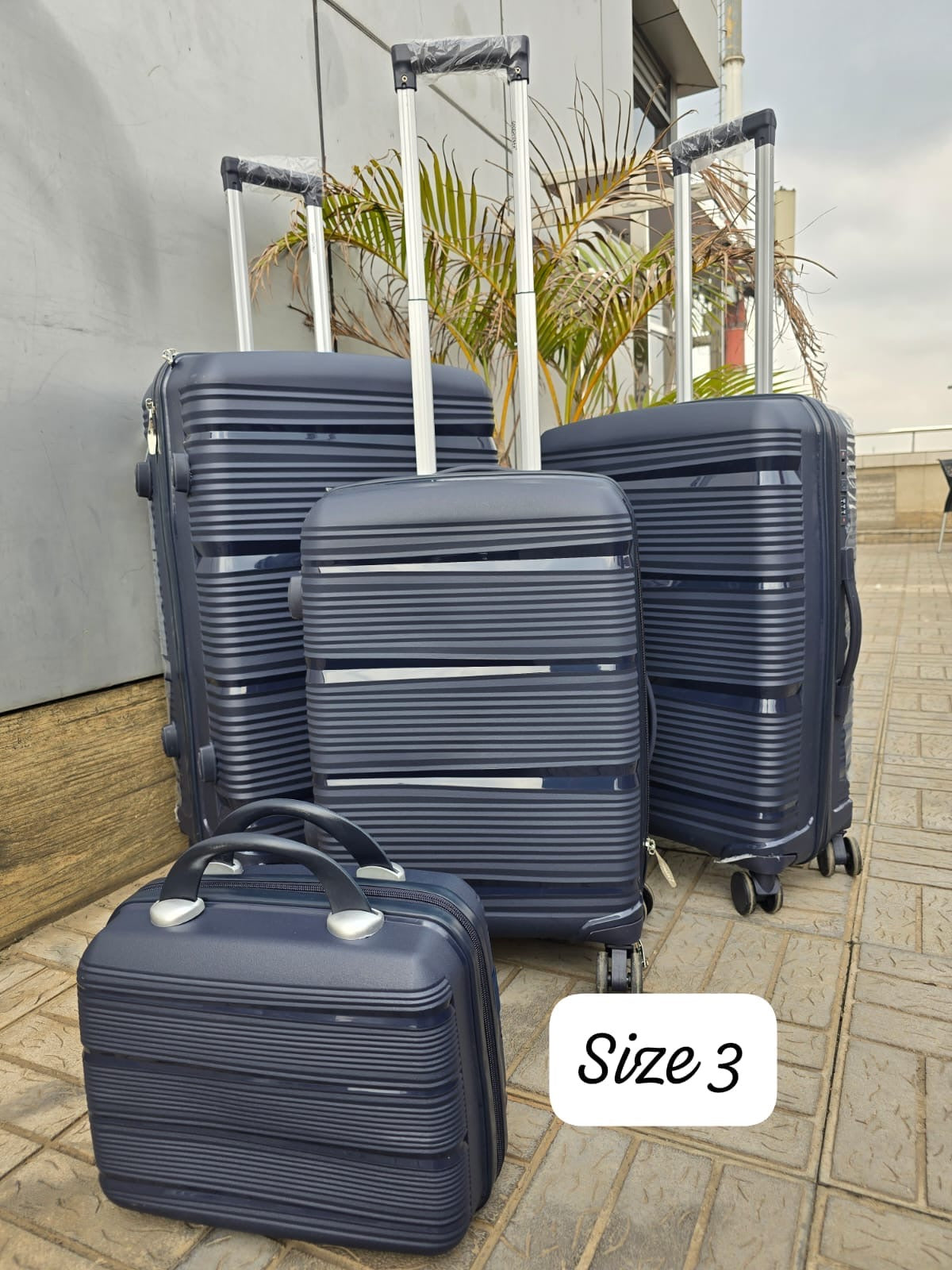 4 in 1 Luxurious unbreakable suitcase