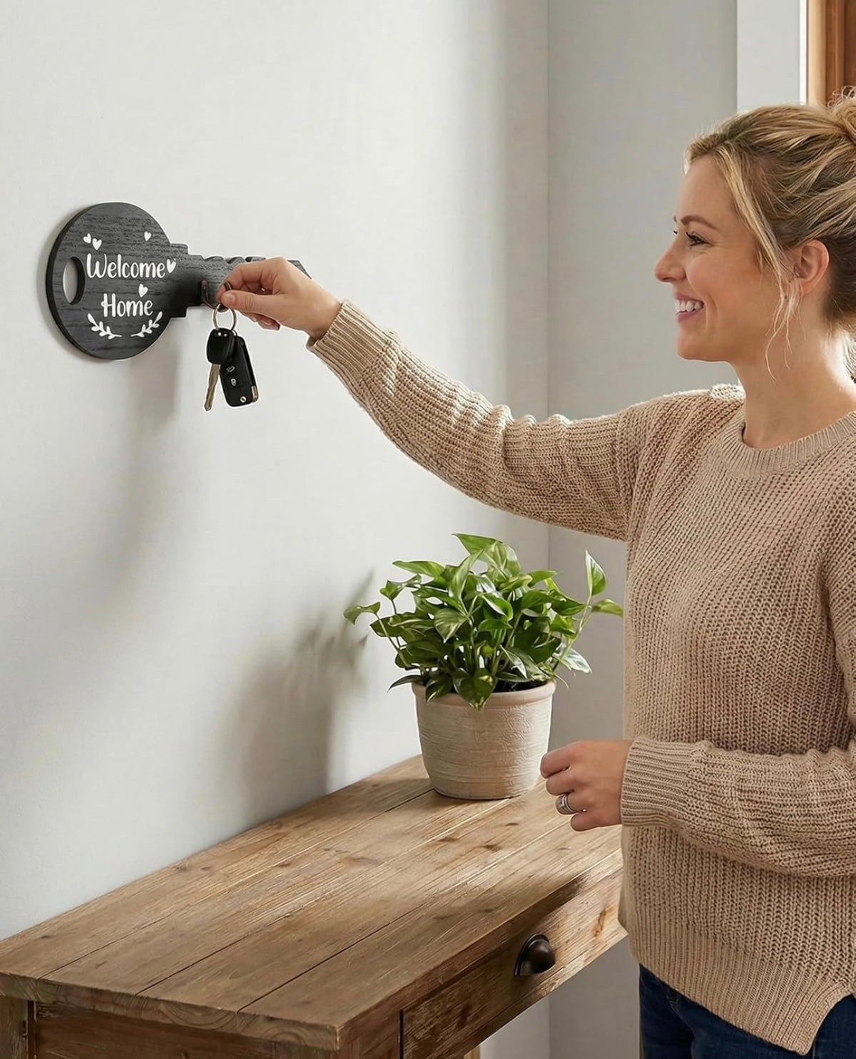 Wall mounted decorative wooden key organizer
