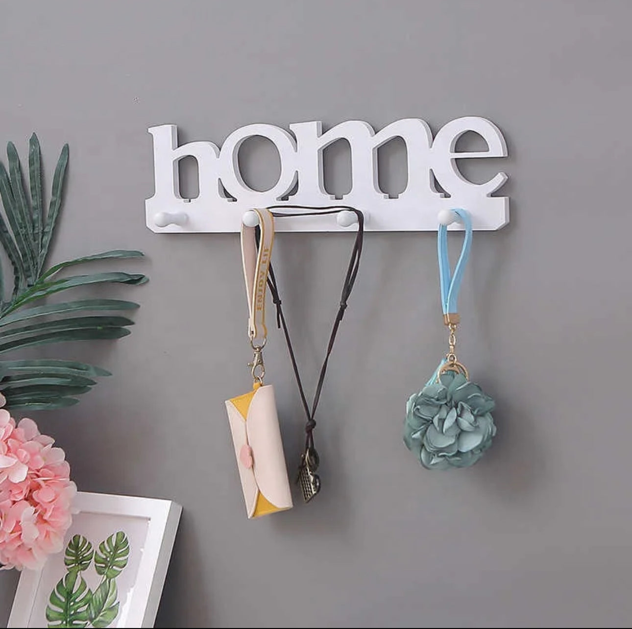 Home decor wall hanging with 4 hanger hooks