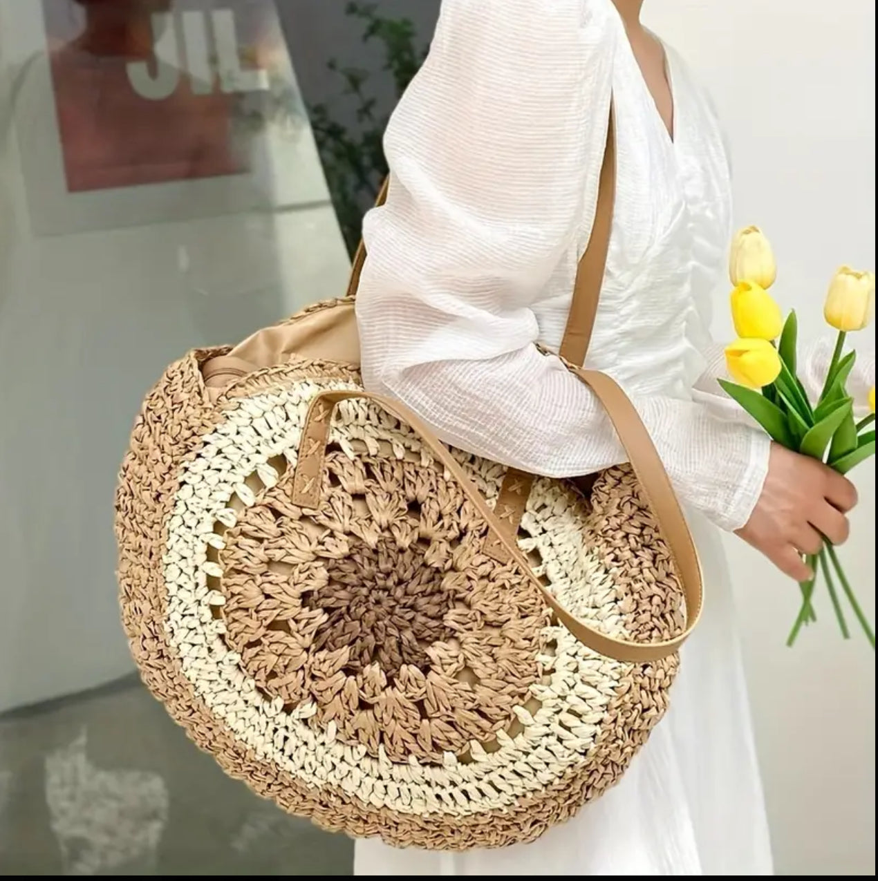 Round straw woven beach bag