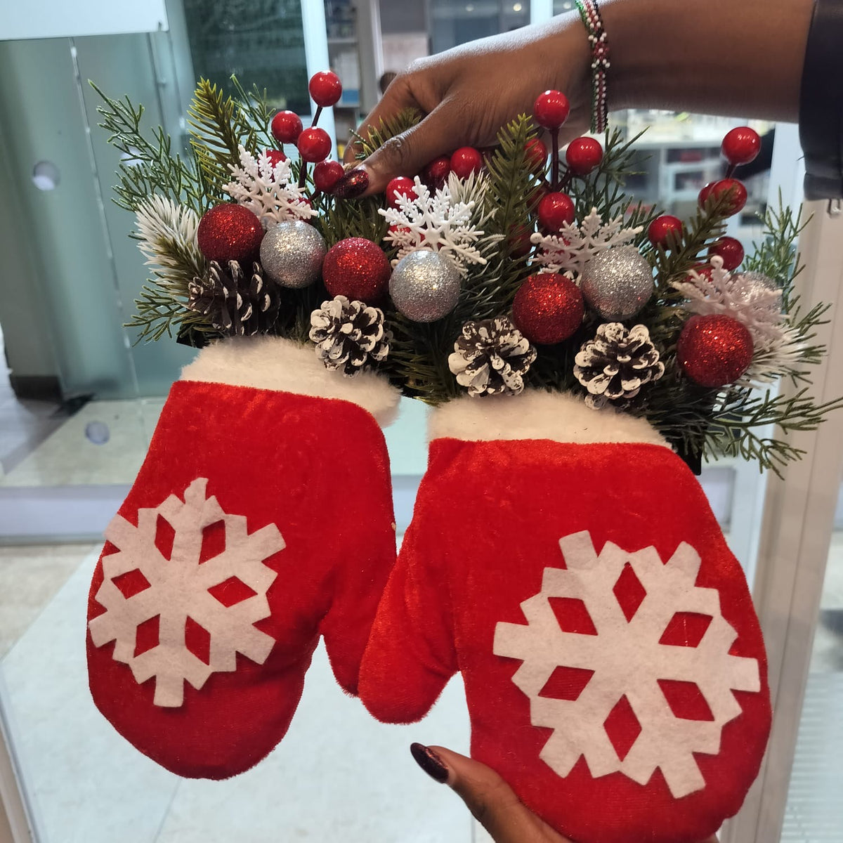 2 in 1 Christmas Garland Glove Shaped  Flower Wreath with Light