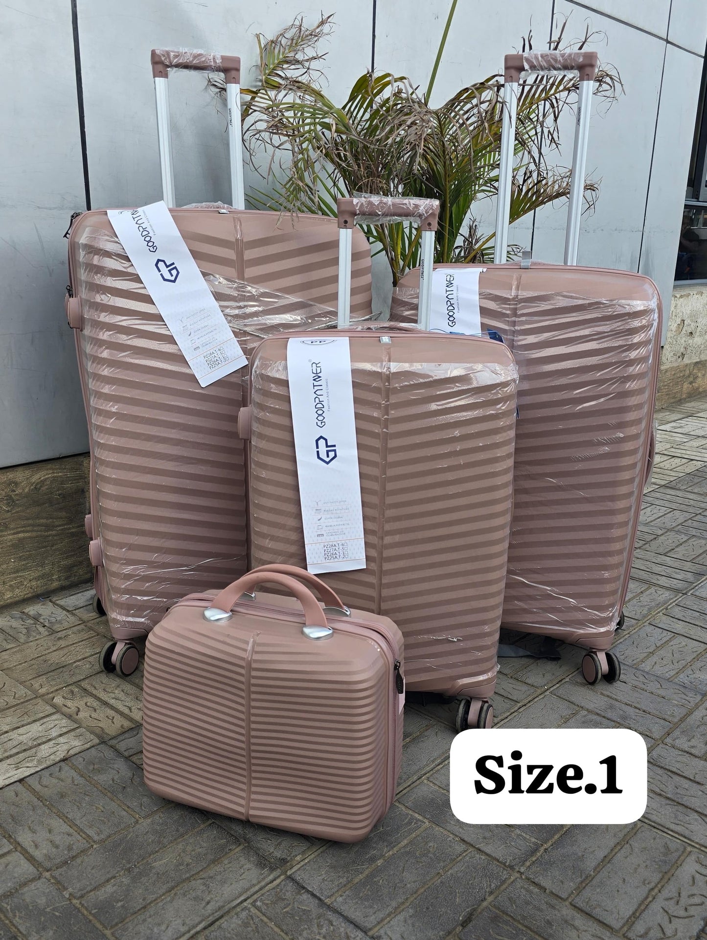 4 in 1 Luxurious unbreakable suitcase