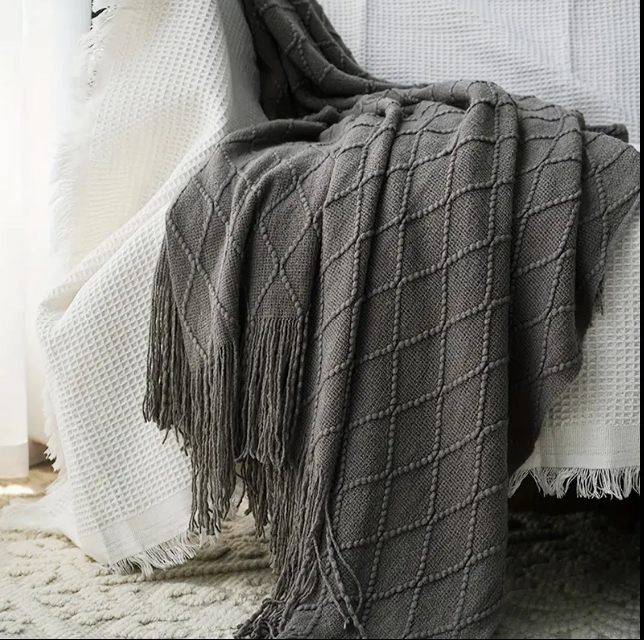 Knitted Throw Blanket With Tassel