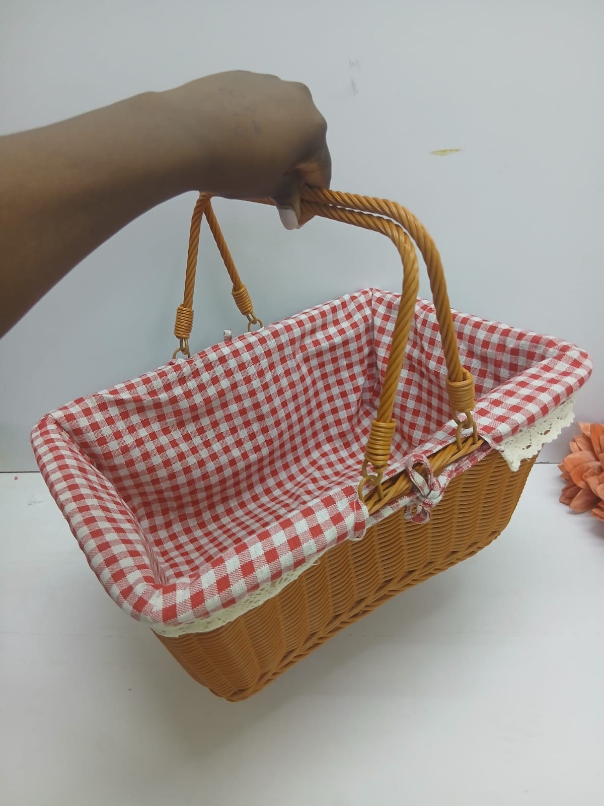 PICNIC  OUTDOOR /SHOPPING BASKET WITH CLOTH