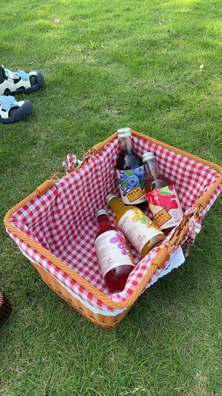 PICNIC  OUTDOOR /SHOPPING BASKET WITH CLOTH