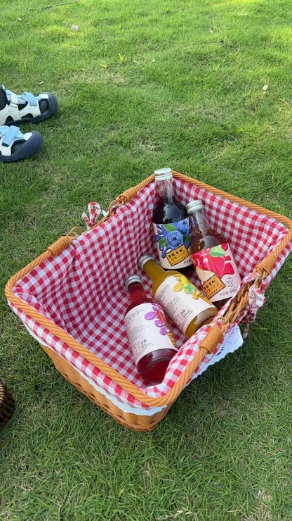 PICNIC  OUTDOOR /SHOPPING BASKET WITH CLOTH