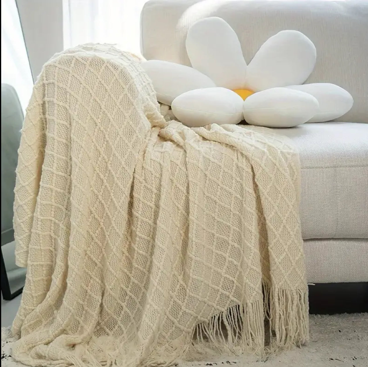 Knitted Throw Blanket With Tassel