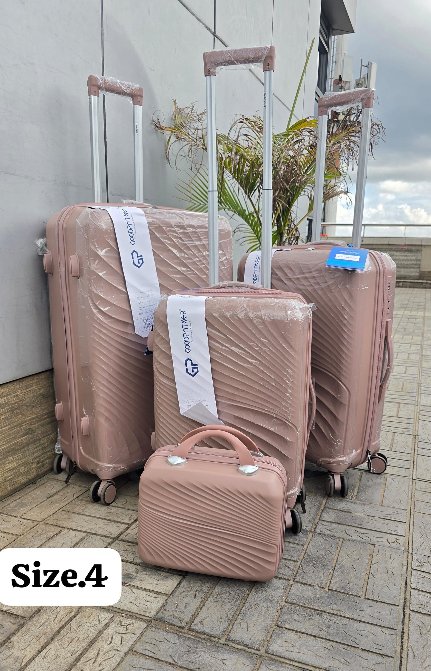 4 in 1 Luxurious unbreakable suitcase