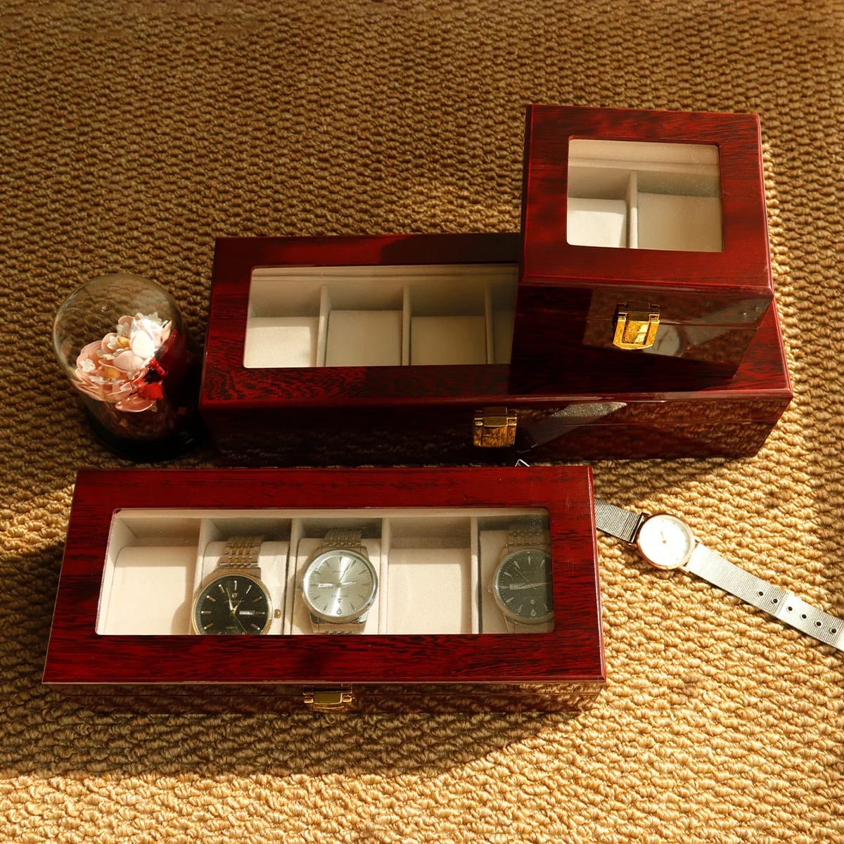 High quality luxurious wooden watch organizer with glass top..
6 slot