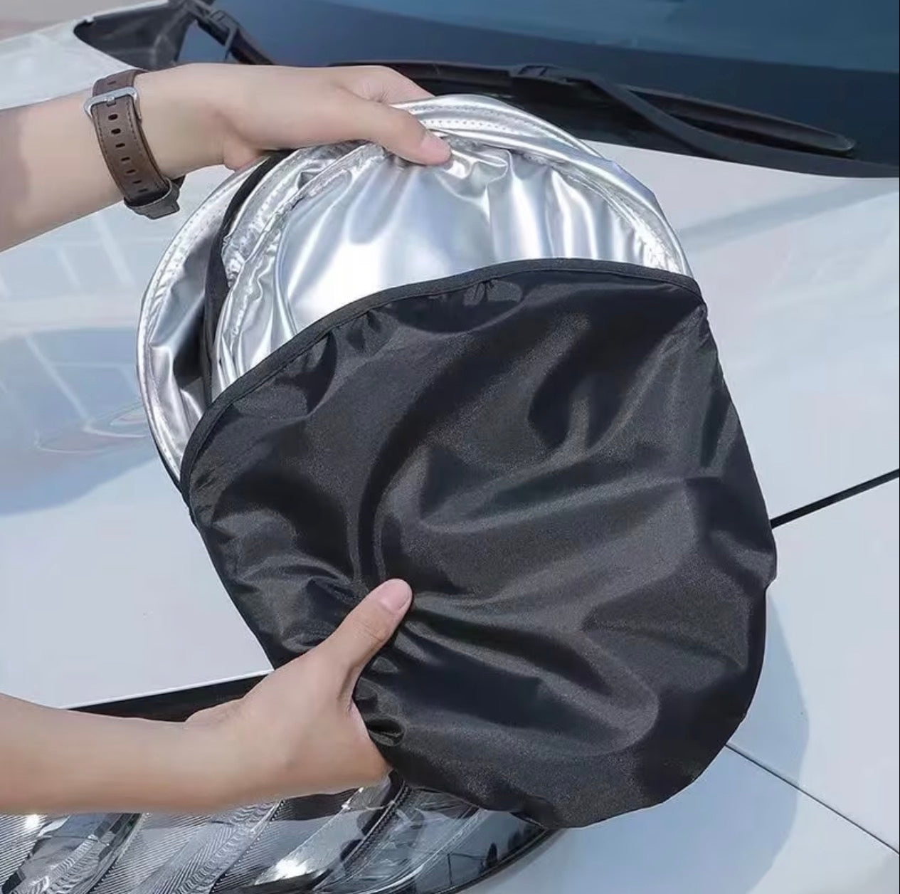 FOLDABLE CAR WINDSHIELD SUN SHADE WITH STORAGE POUCH