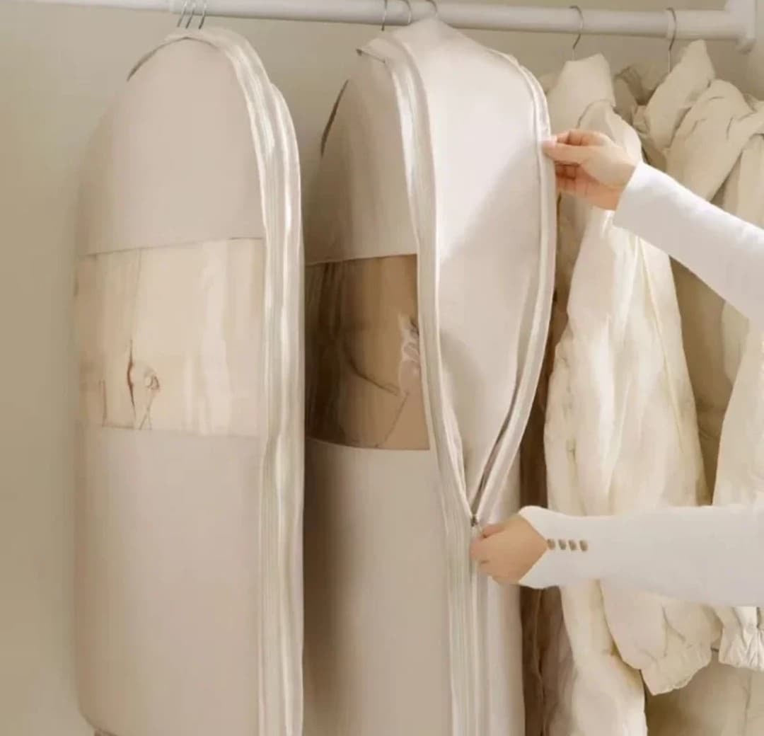 Compressible   dustproof garment storage bags