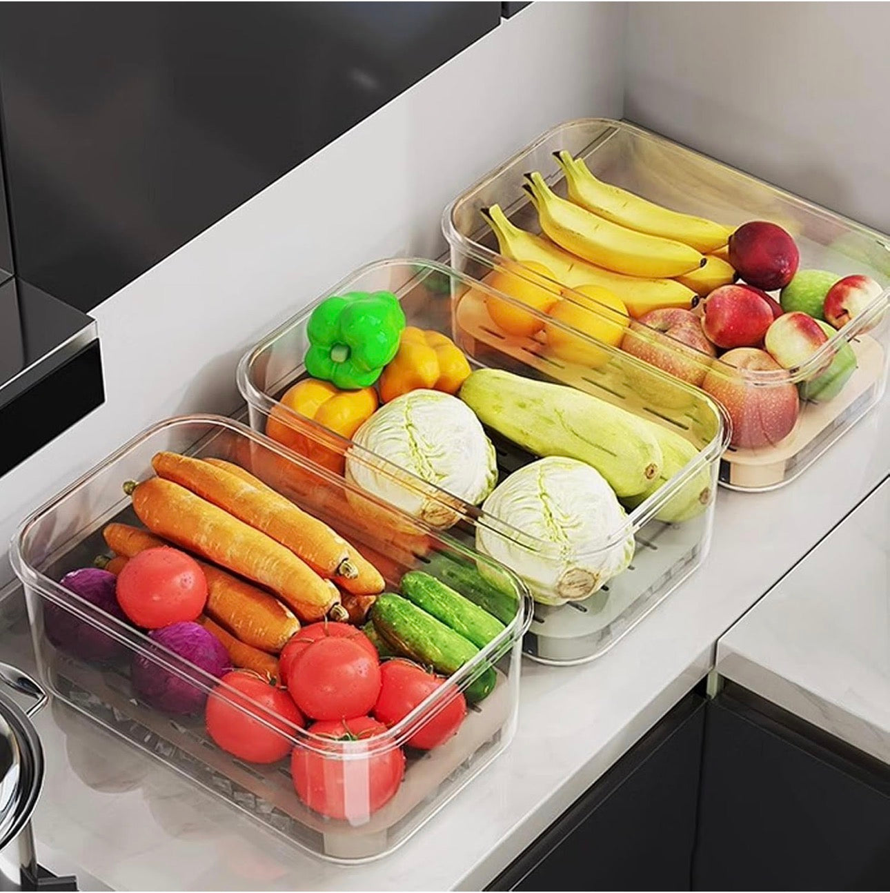 Large capacity airtight food storage container with drain tray.