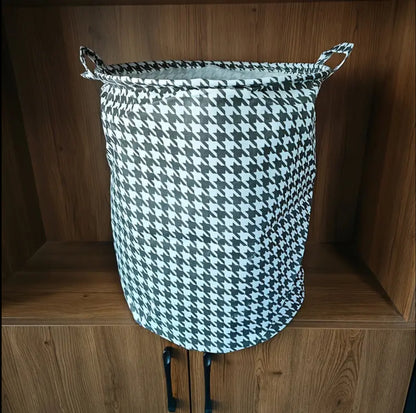 Foldable laundry baskets