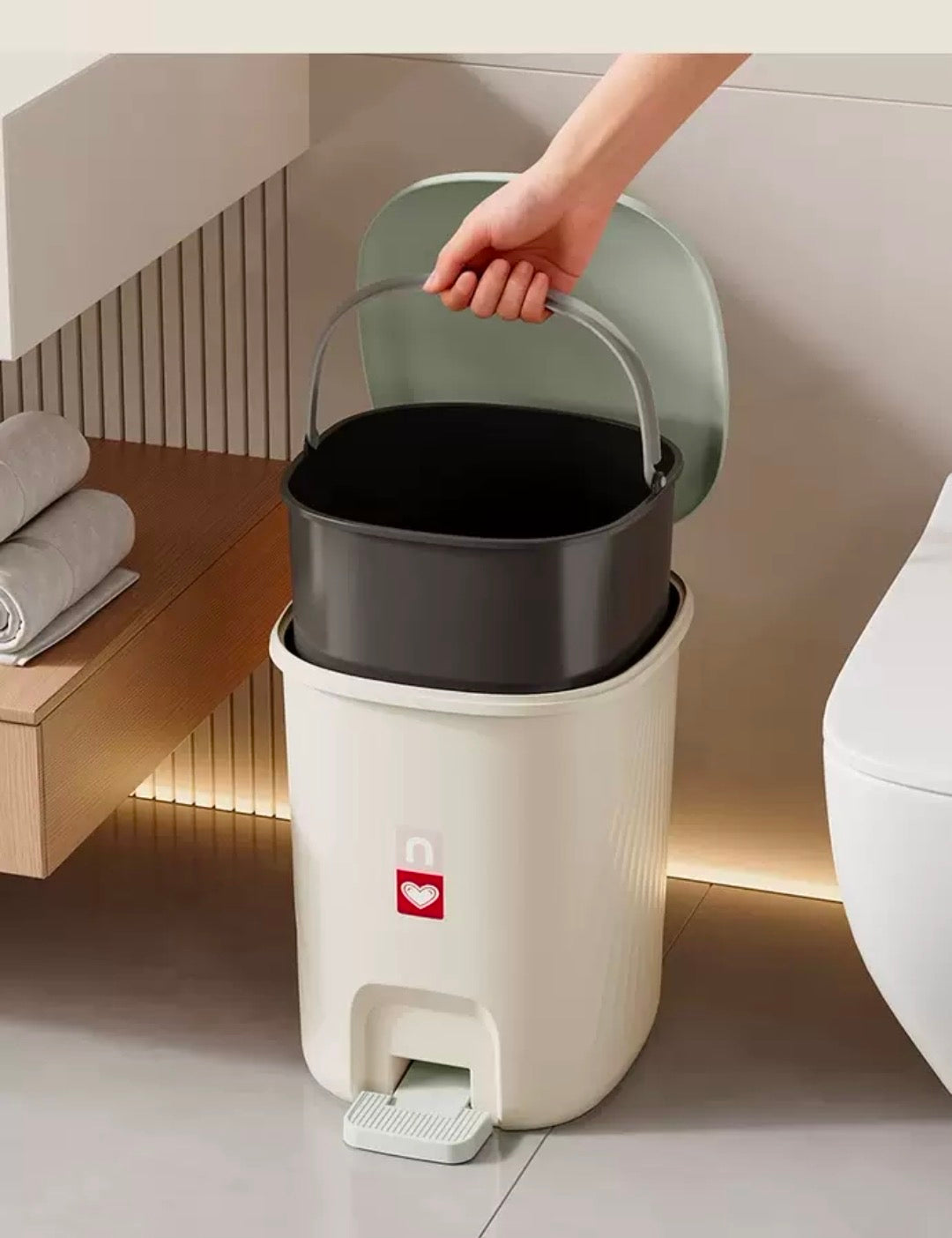 Nordic Style Pedal Trash Bin with Lid and removable inner bucket