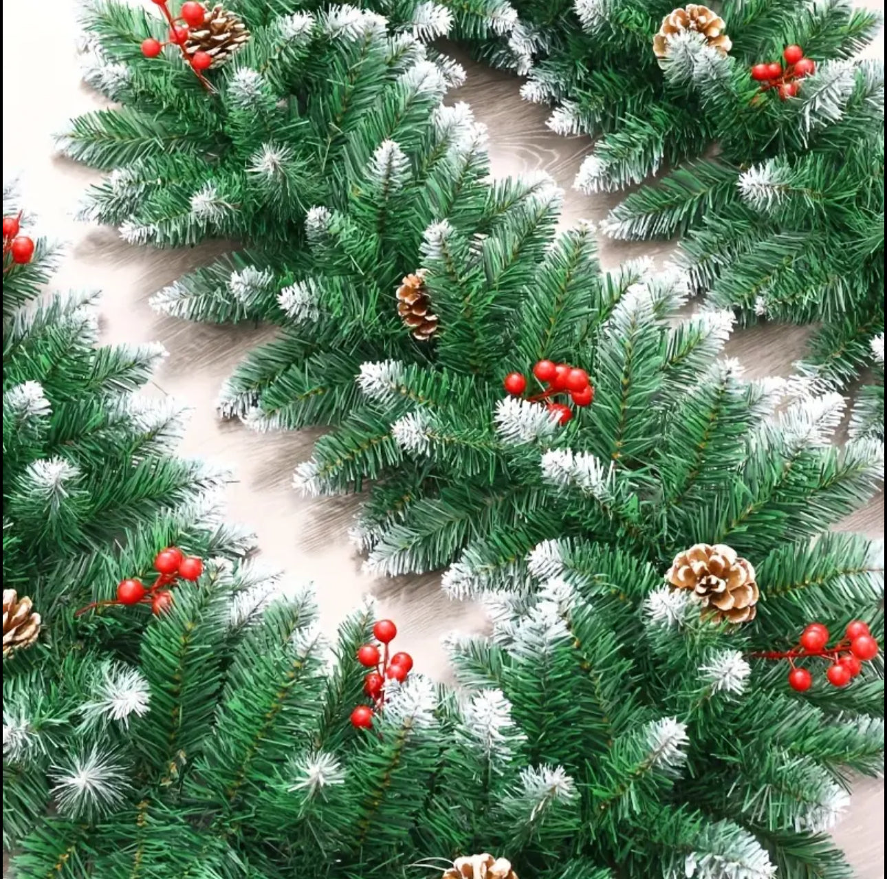 2.5M Premium Natural Green Garland pine-Cones and Berries